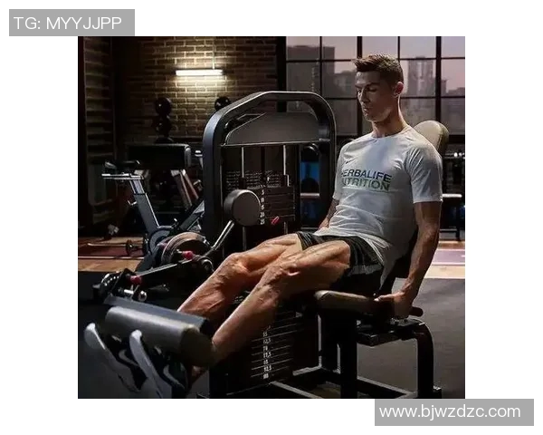 足球明星展现健美身材的精彩瞬间与魅力风采合集