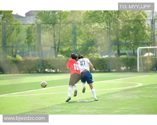 足球明星碧涵精彩瞬间图片欣赏展现其场上风采与个人魅力