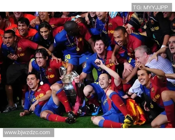 戴手套的足球明星如何在赛场上展现独特风采与个人魅力 戴手套的足球明星如何在赛场上展现独特风采与个人魅力