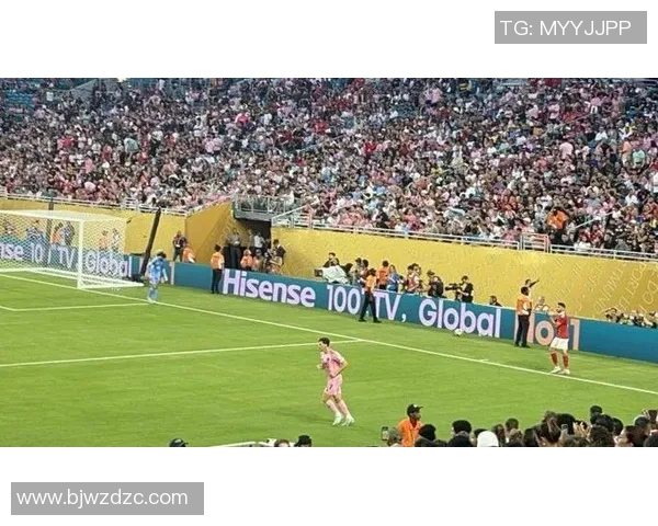 发际线高的足球明星们如何在赛场上展现自信与魅力 发际线高的足球明星们如何在赛场上展现自信与魅力